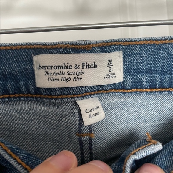 Abercrombie & Fitch Ankle Straight Ultra High Rise Size 26/2 Short - Picture 3 of 9